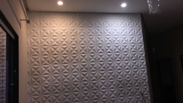 906
